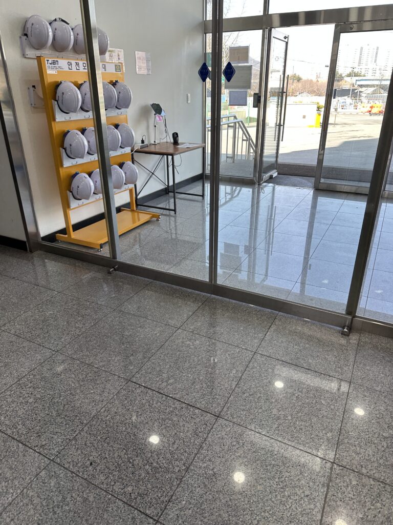 분당 사무실청소 메인 작업장 바닥 왁스 박리 작업