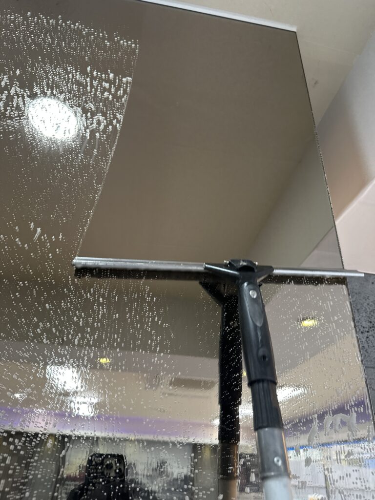 광주 오룡동 사무실청소 바닥 박리 작업 후 오폐수 회수 현장