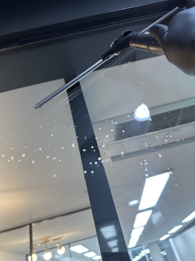 반월동 사무실청소 유리창