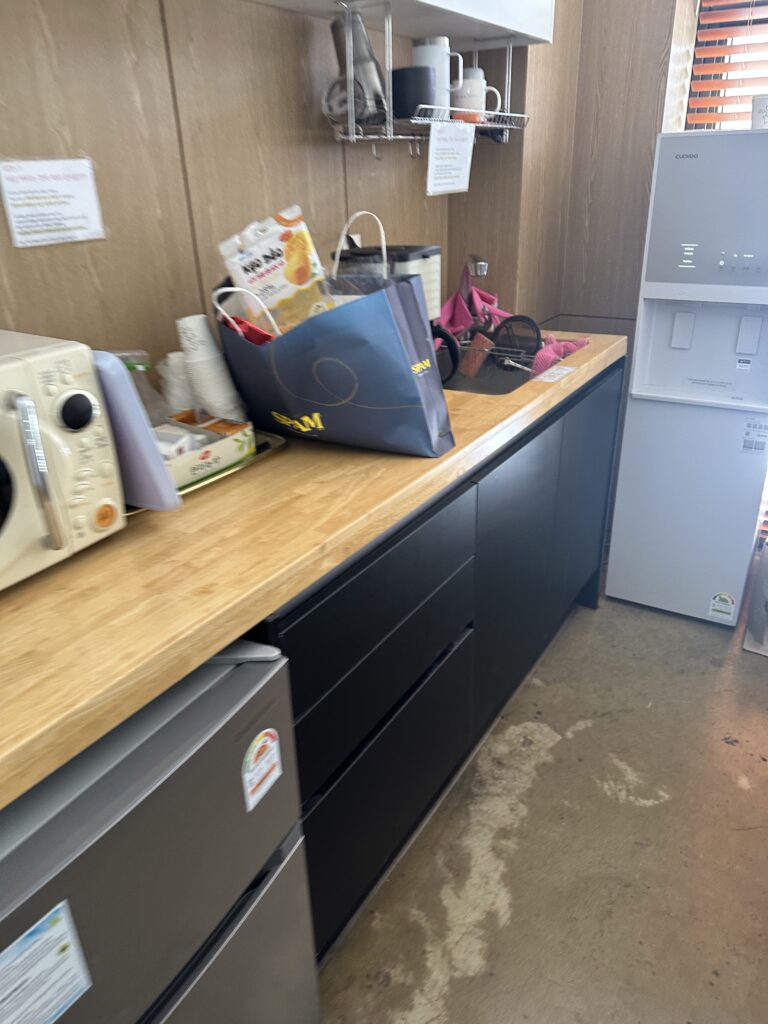 김포 사무실 입주청소 완료 후 깨끗해진 창호