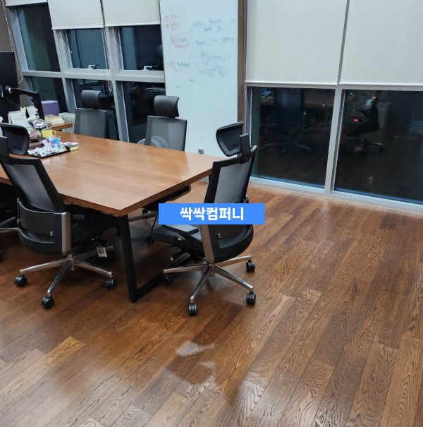 창원 사무실청소 원목느낌 바닥