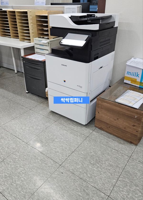 수원시 인계동 사무실청소 벽면과 집기 세밀 작업