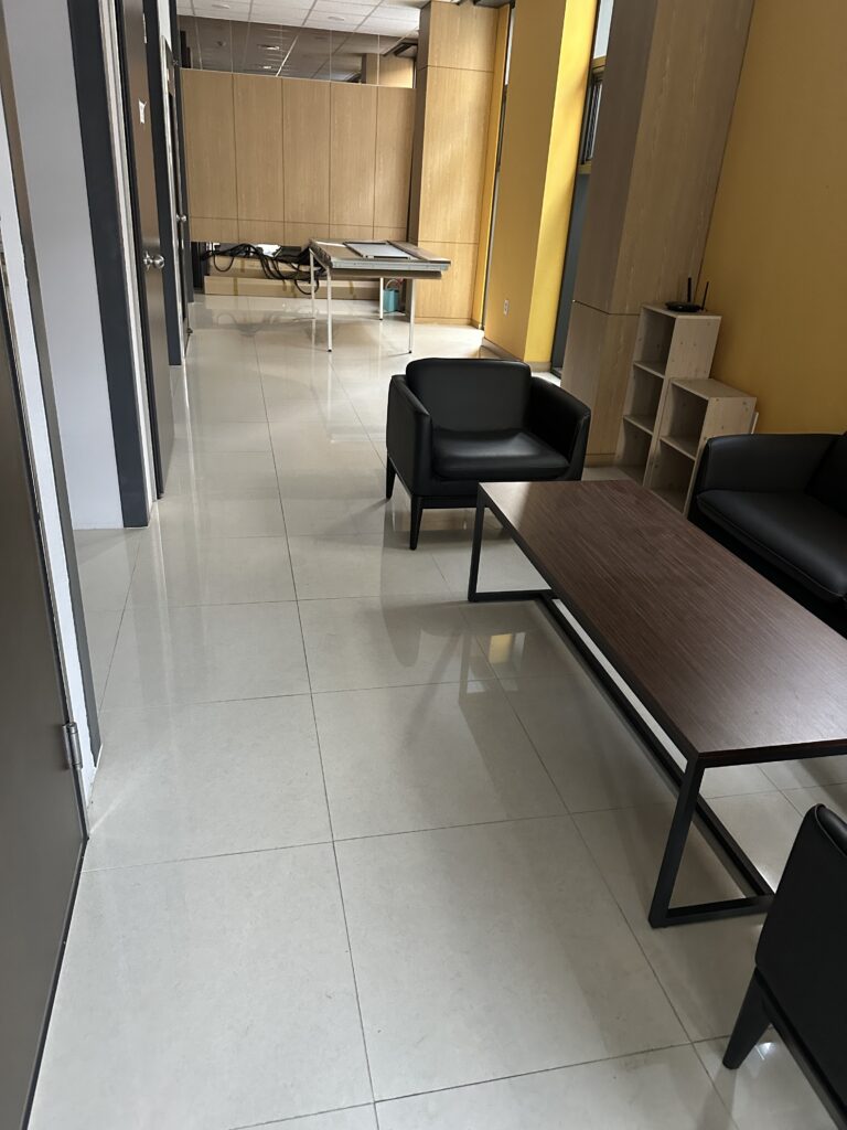 강동구 사무실청소 사무실내부