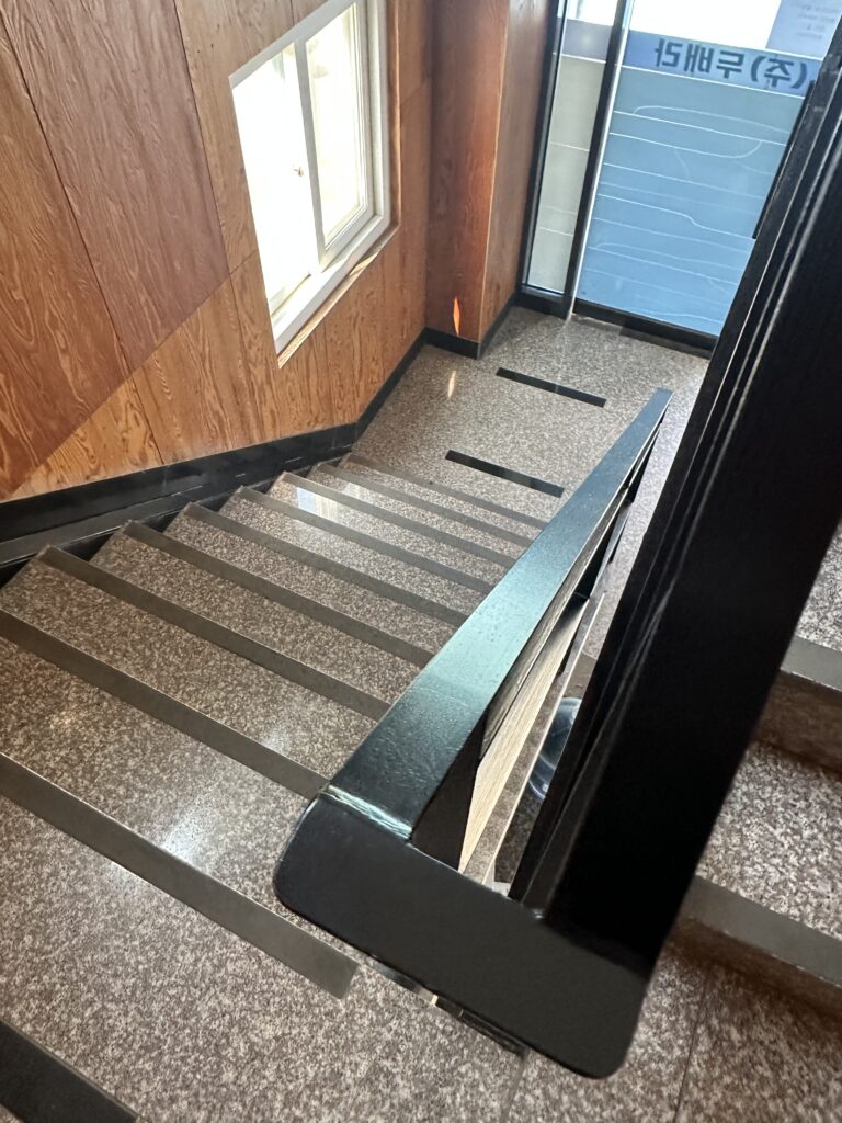 강동구 사무실청소 계단바닥청소