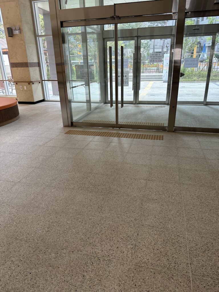 서초 사무실청소 바닥