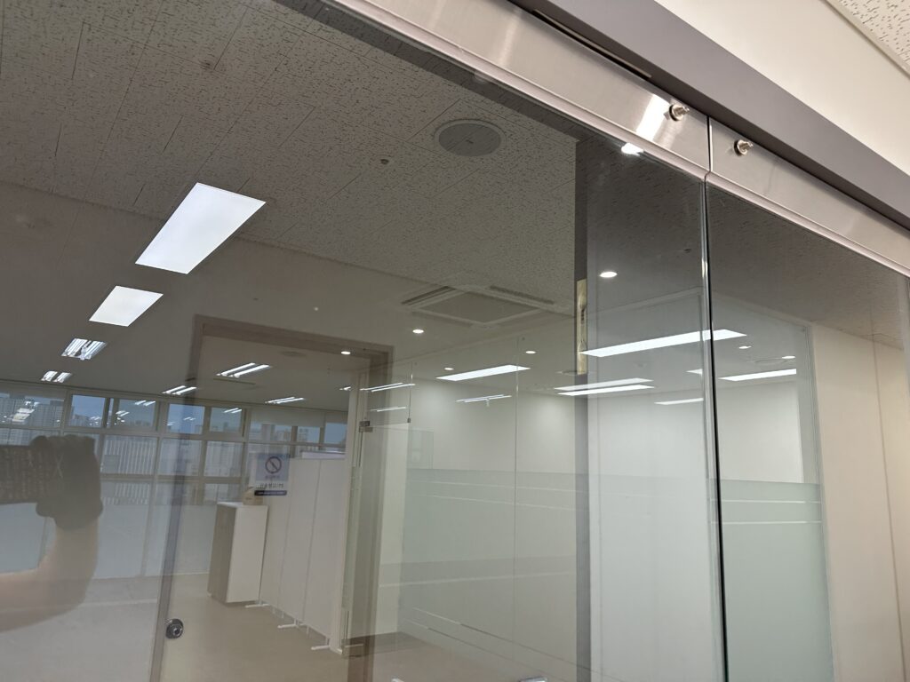 인덕원 사무실청소 유리창