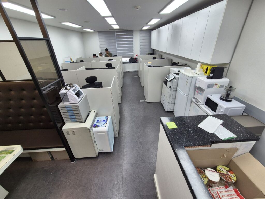 오창 사무실청소 사무실내부