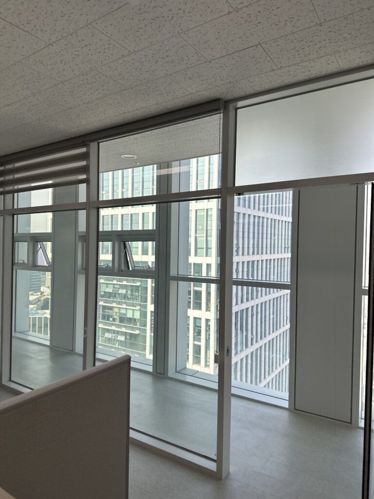 명동 사무실청소 유리창