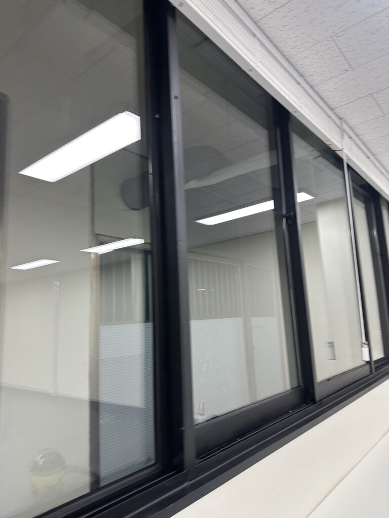 판교 사무실청소 유리창