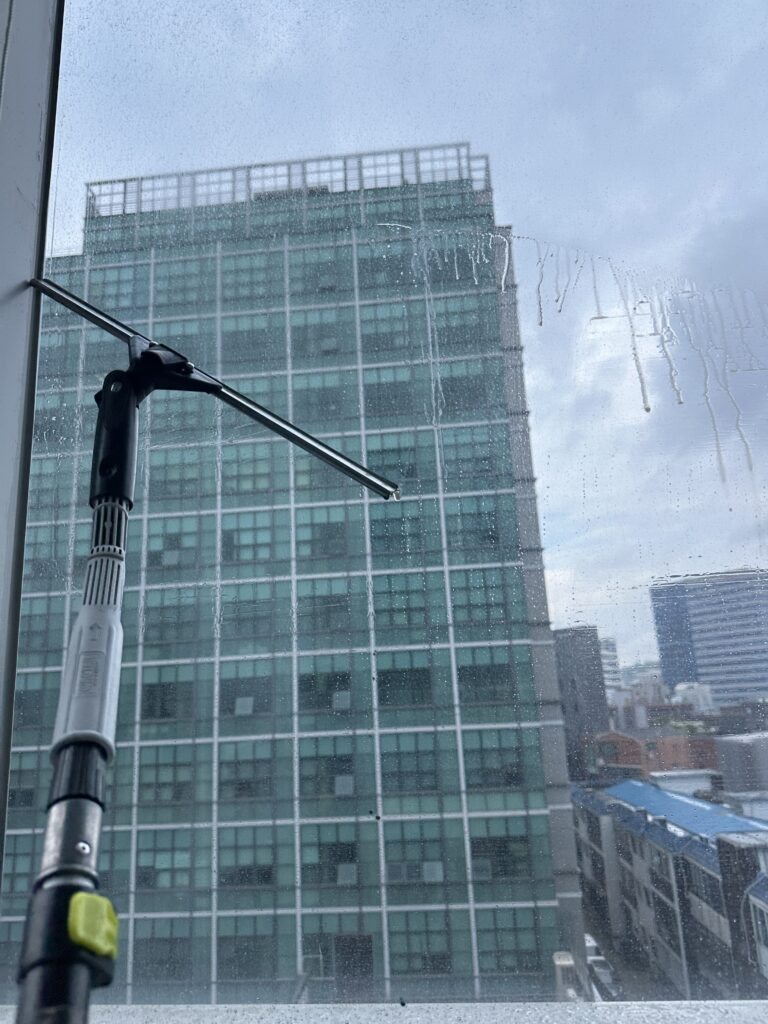 동대구 사무실청소 유리창