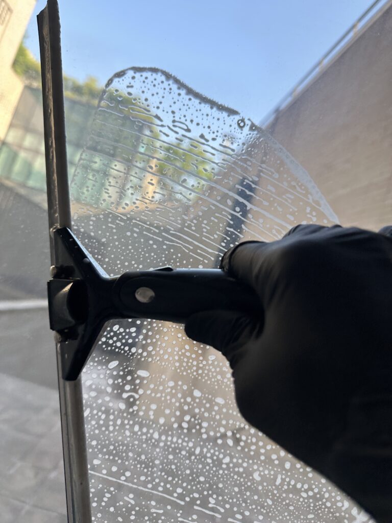 안산 사무실청소 유리창