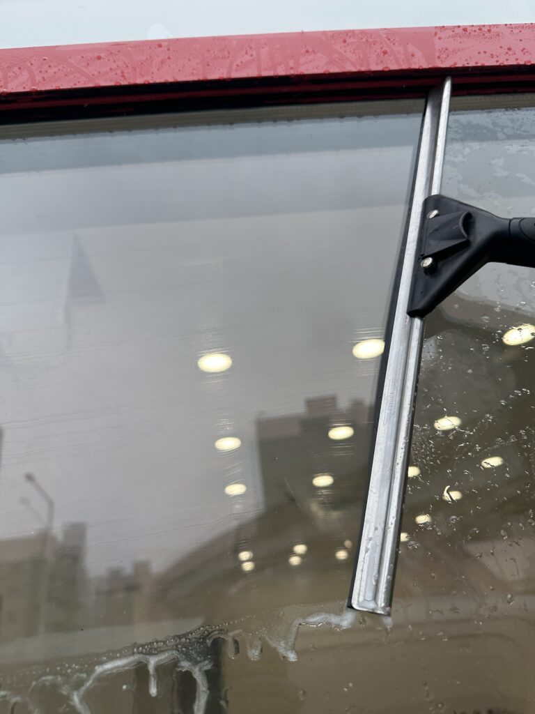 논현 사무실청소 유리창