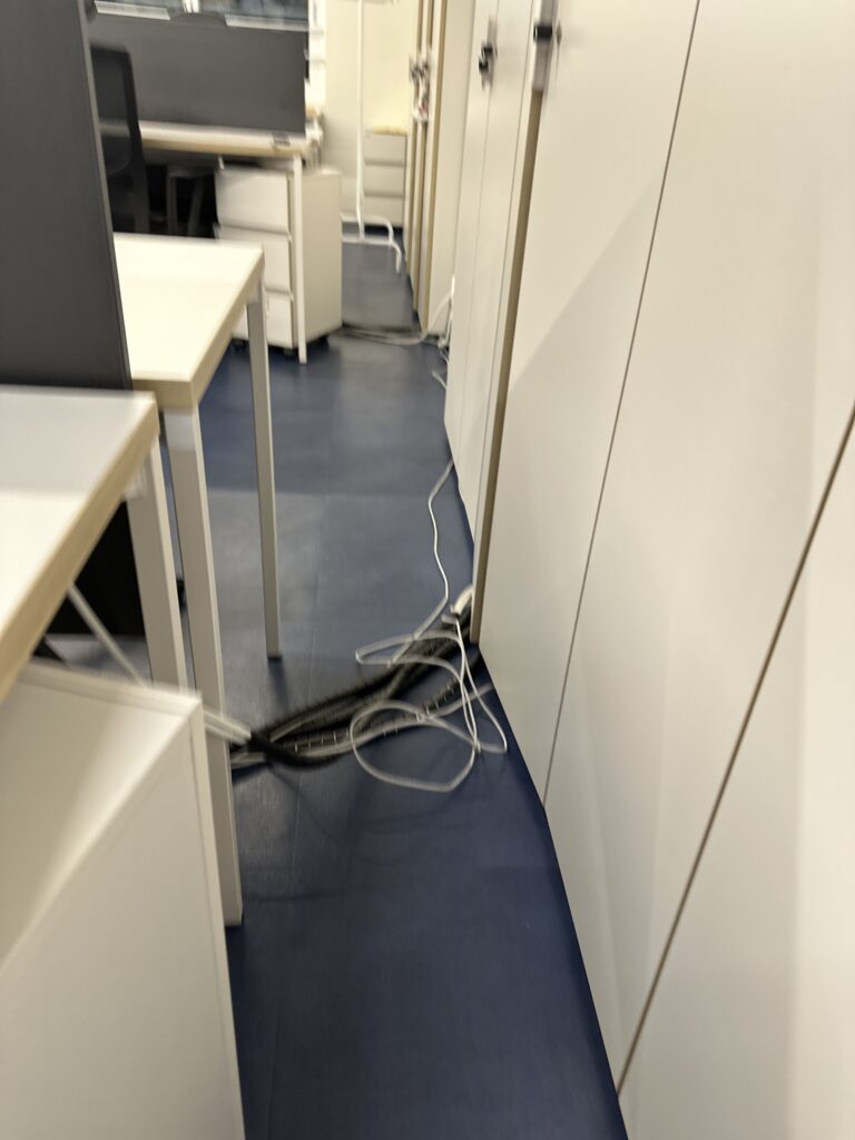 명동 사무실청소 틈새