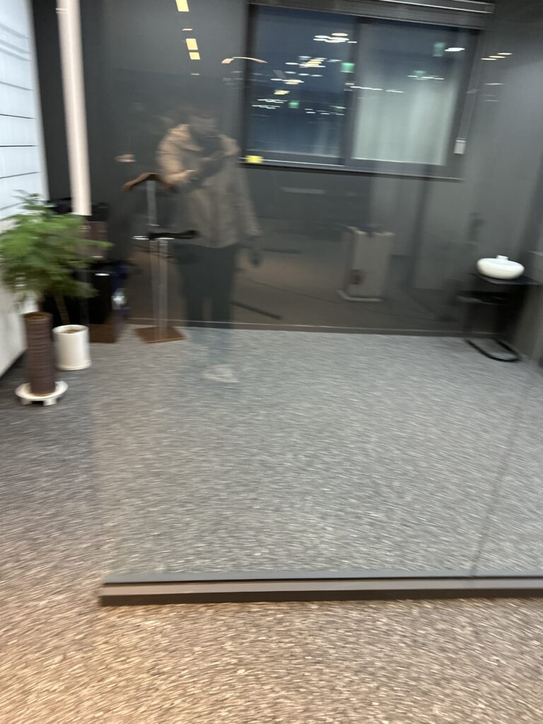 명동 사무실청소 유리창