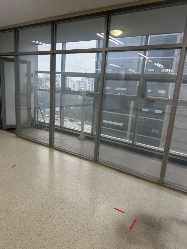 수원 사무실청소 유리창