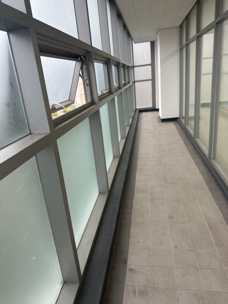 명동 사무실청소 베란다