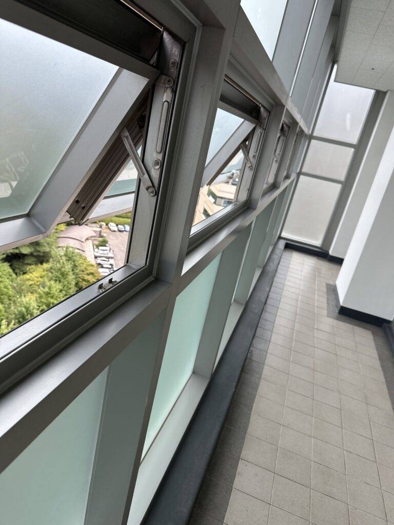 마곡 사무실청소 유리창