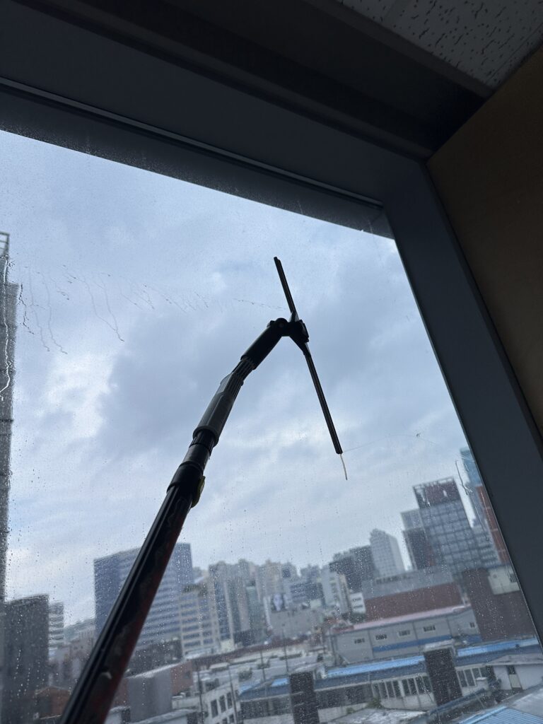 논현 사무실청소 유리창