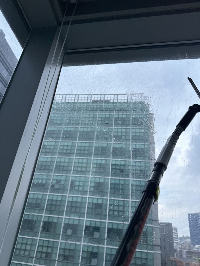 광명 사무실청소 유리창