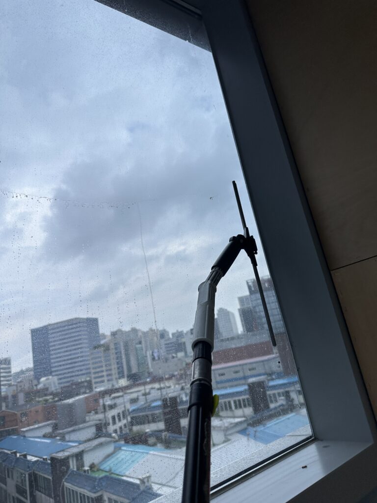 범계 사무실청소 유리창