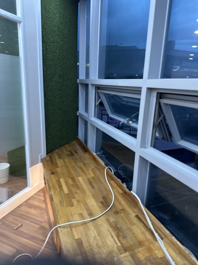 교대 사무실청소 유리창