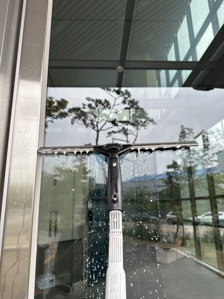 김천 사무실청소 유리창