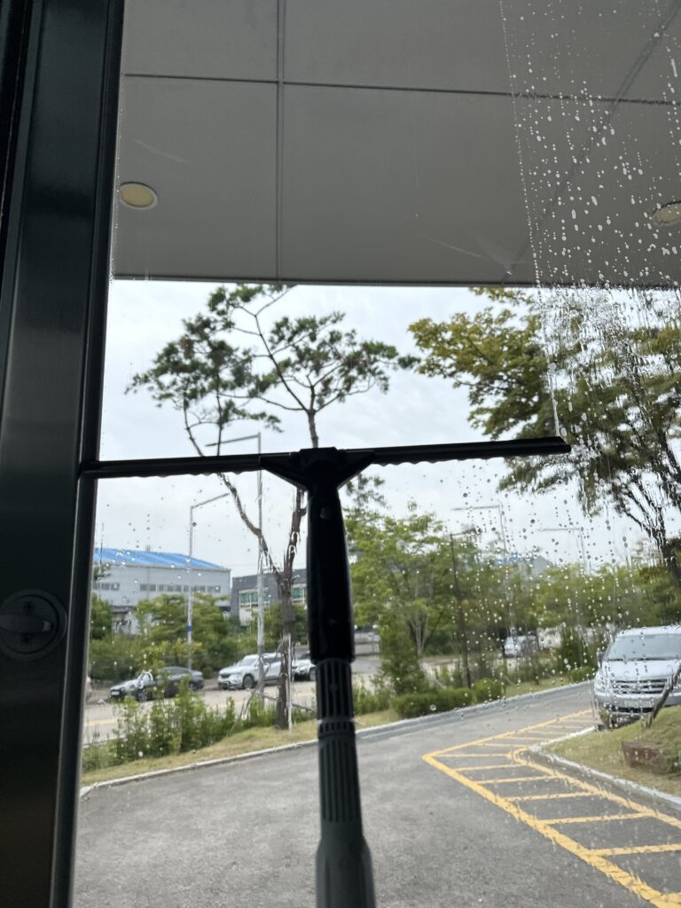고양 사무실청소 유리창