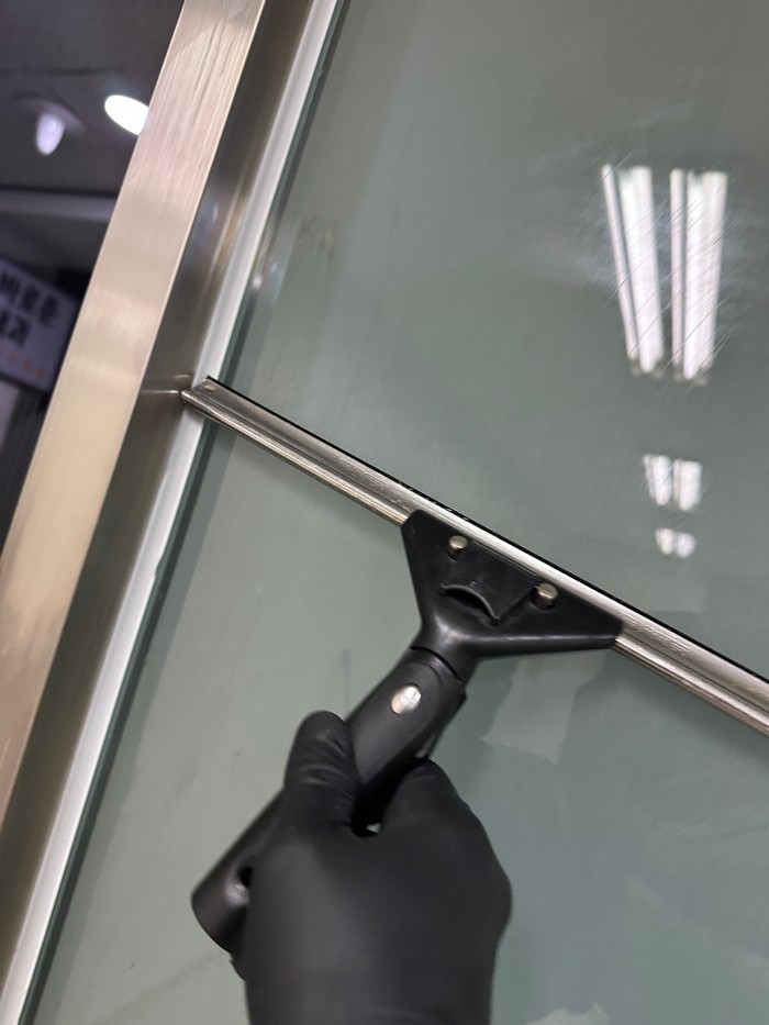 신사 사무실청소 유리창