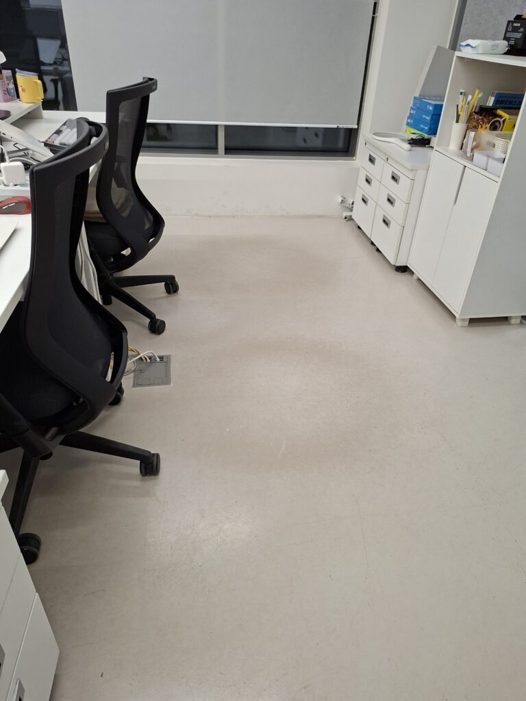 범계 사무실청소 사무실내부