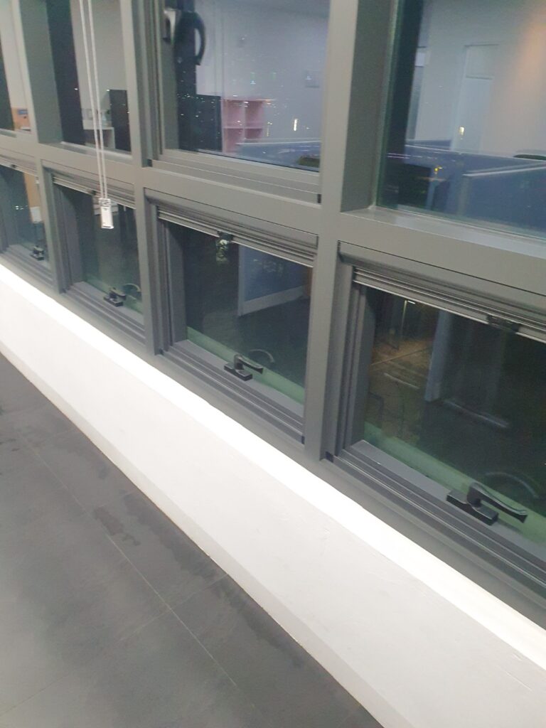 경주 사무실청소 유리창