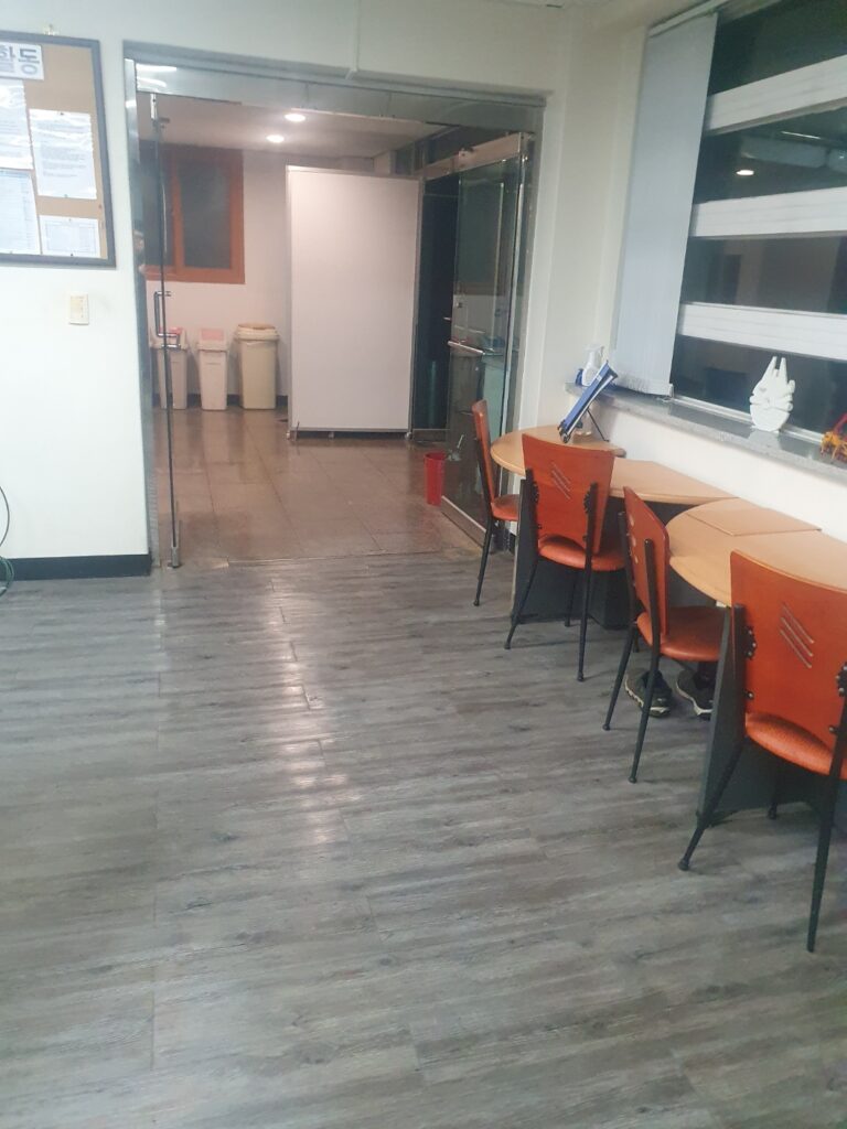 교대 사무실청소 바닥